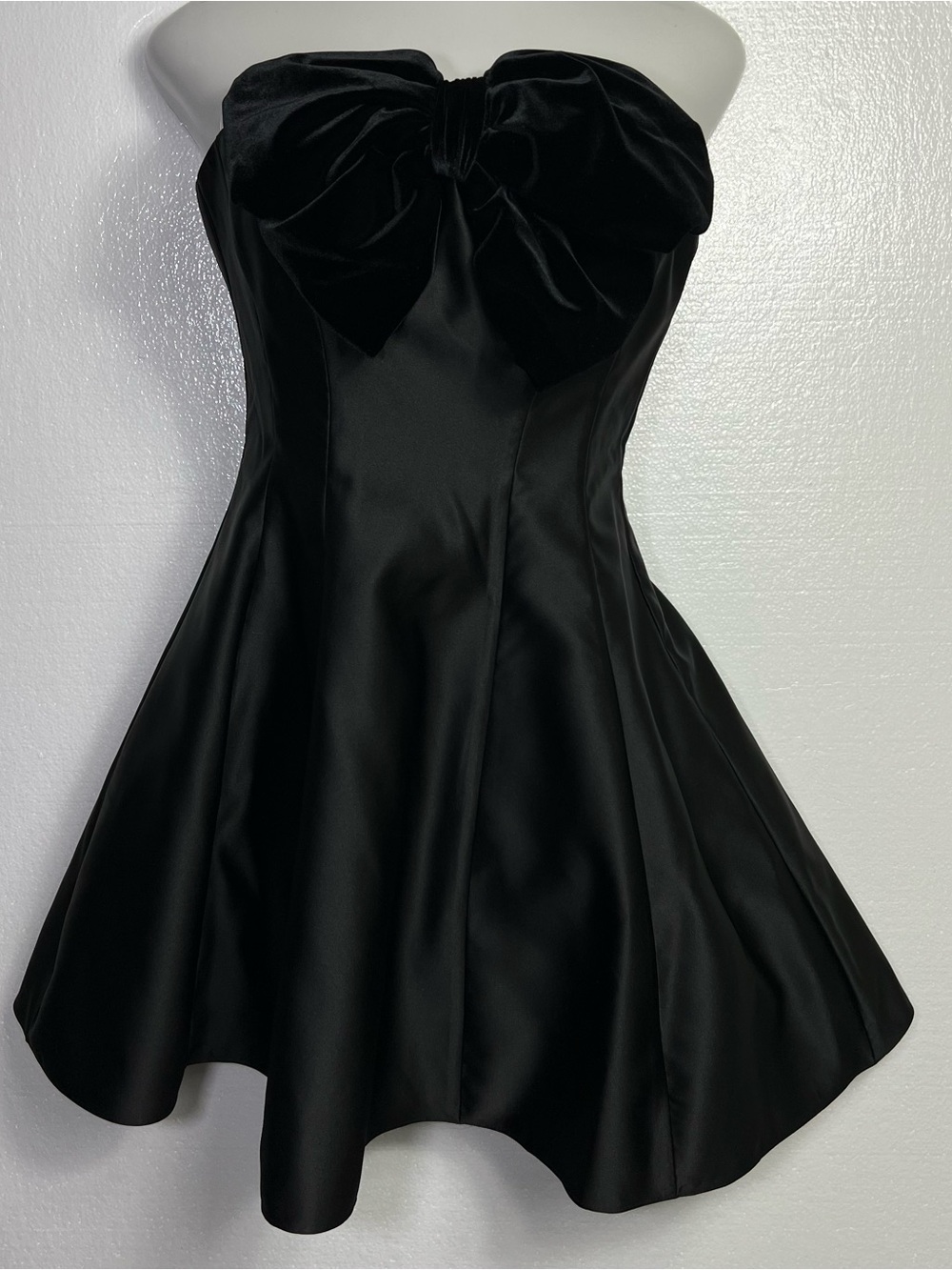 AQUA Formal Size 2 Black Satin Velvet Bow Strapless Fit & Flare Mini Dress